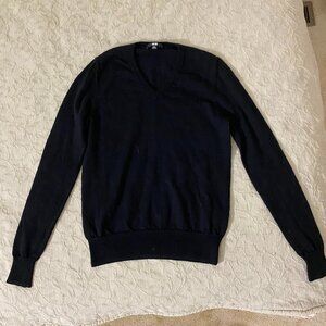 EUC Uniqlo Black Wool V-neck Sweater (xs)